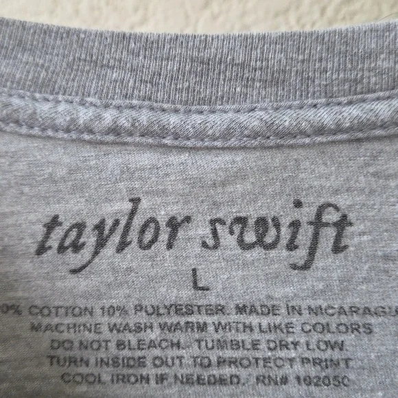 Taylor Swift The Eras Tee Shirt ❤️ Size Large - Picture 3 of 4